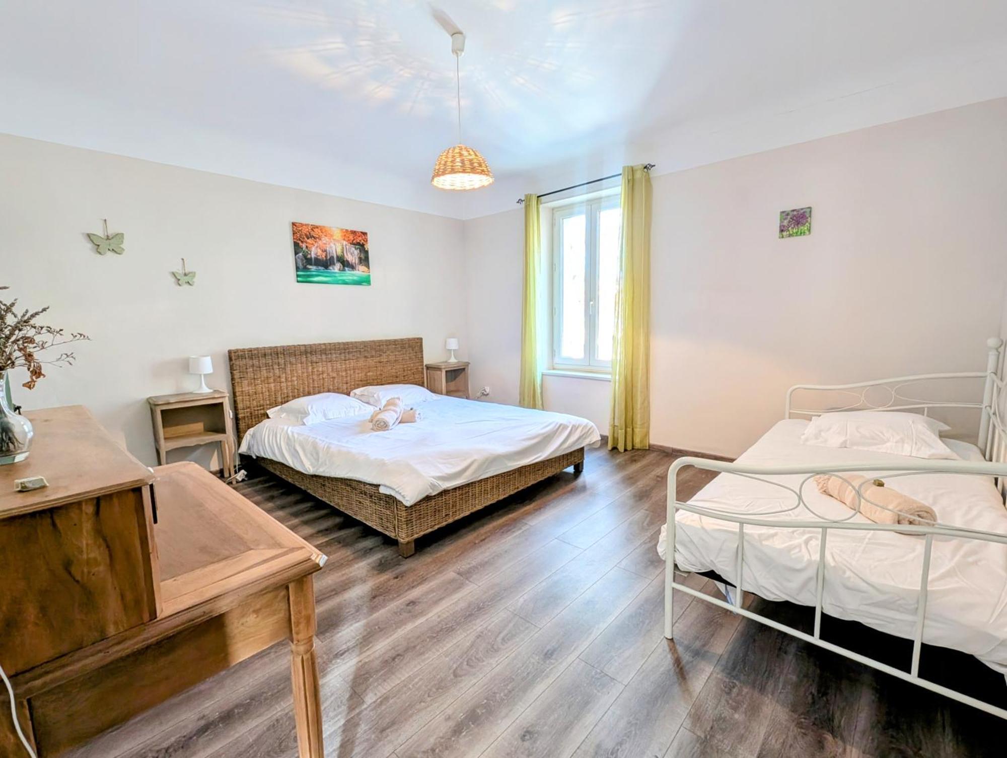 Felibrige - Clim - Cour Villa Arles Kültér fotó